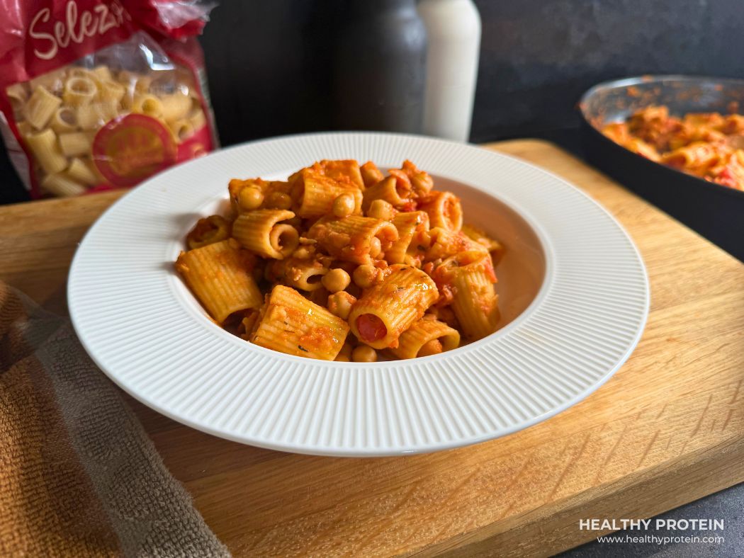 pasta kikerhernestega ja tomatiga